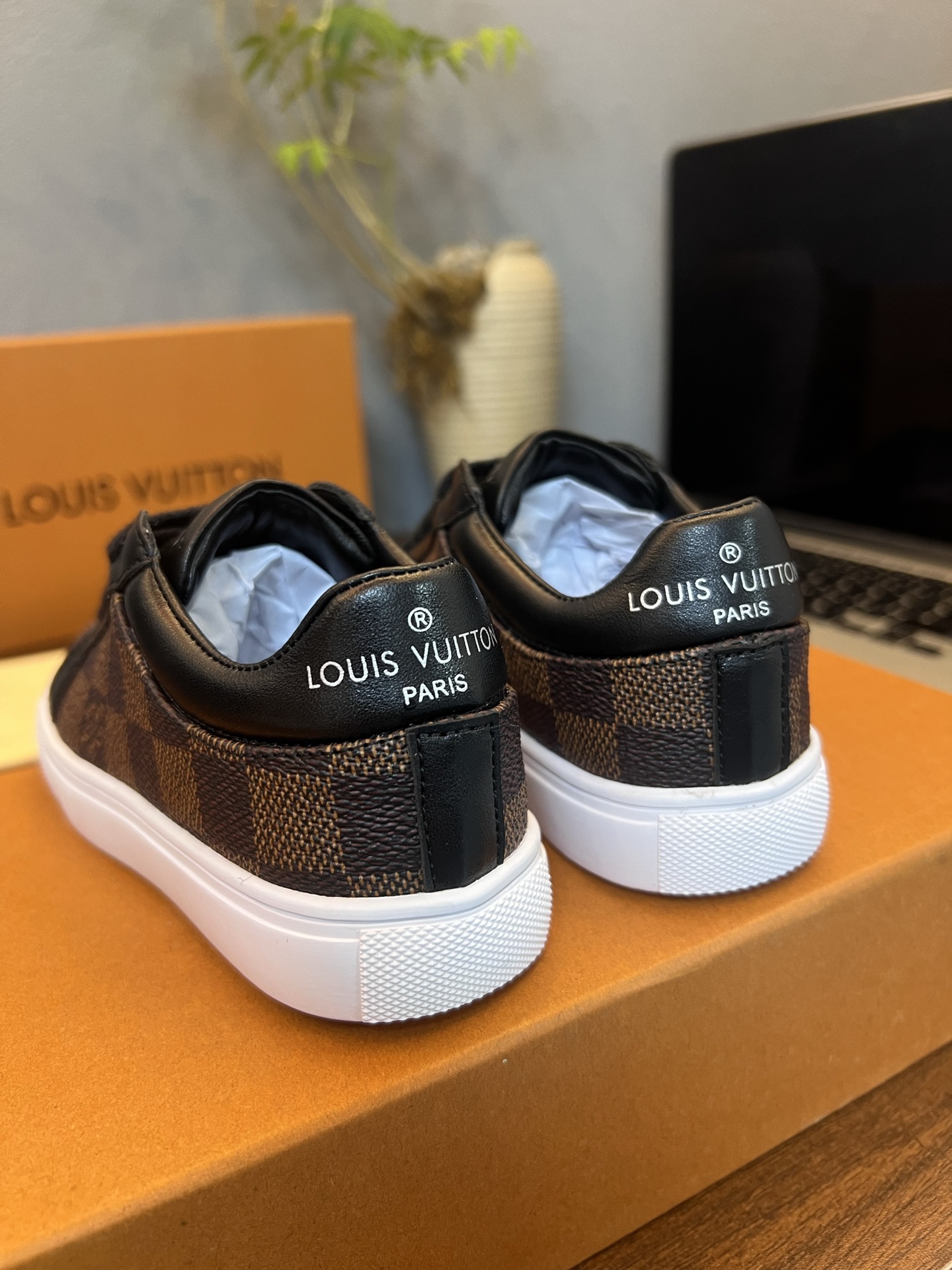 Children's shoes child